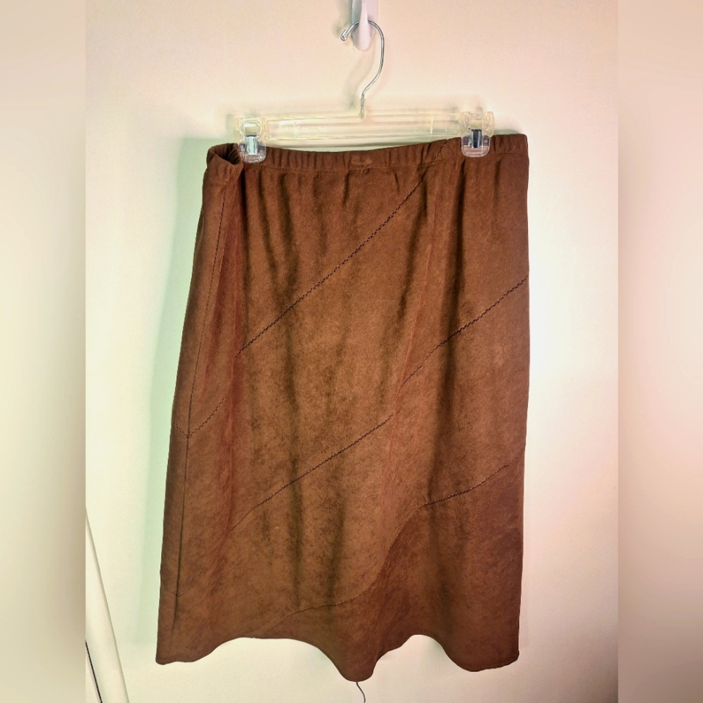 Alfred Dunner Brown Suede A-Line Skirt. Size 16